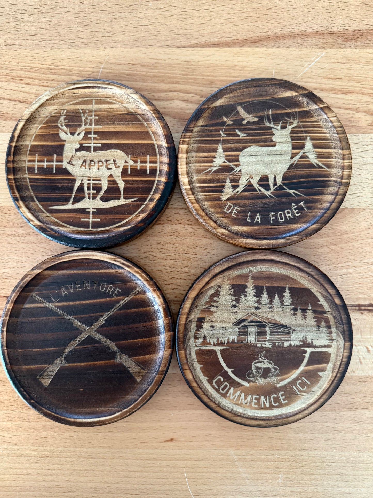 Sous-verre bois/ personnalisable avec vos idées/ contactez nous sur notre groupe (Atelier Yvali &Cyn) plusieurs styles et couleurs disponibles.